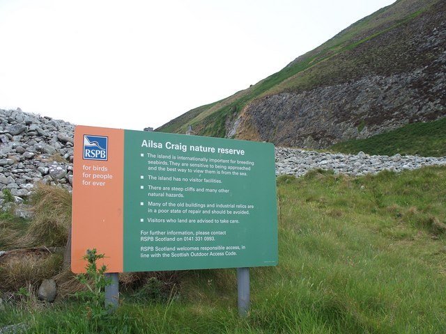 Photograph accompanying How to Find and Protect Public Hiking Trails in England - AFAR